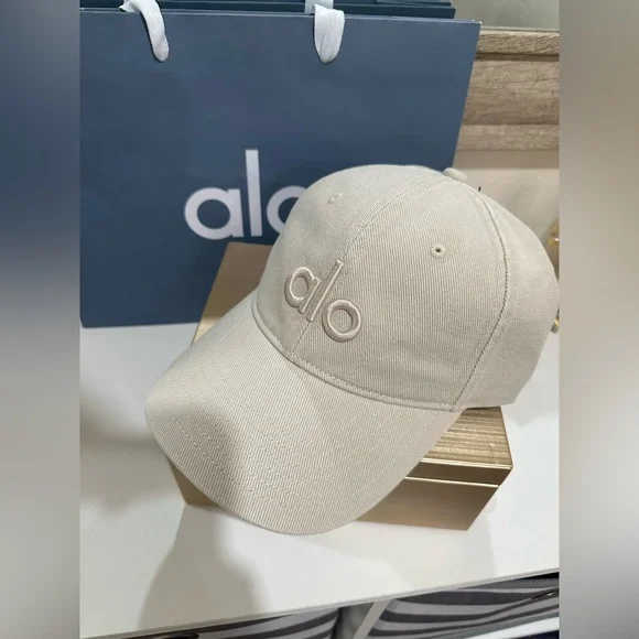 alo yoga キャップ　ベージュ ALO Yoga | Accessories | Alo Yoga Beige Cap | Poshmark